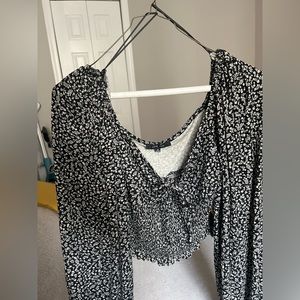 Love tree black and white longsleeve crop top. Size medium NEW with TAGS